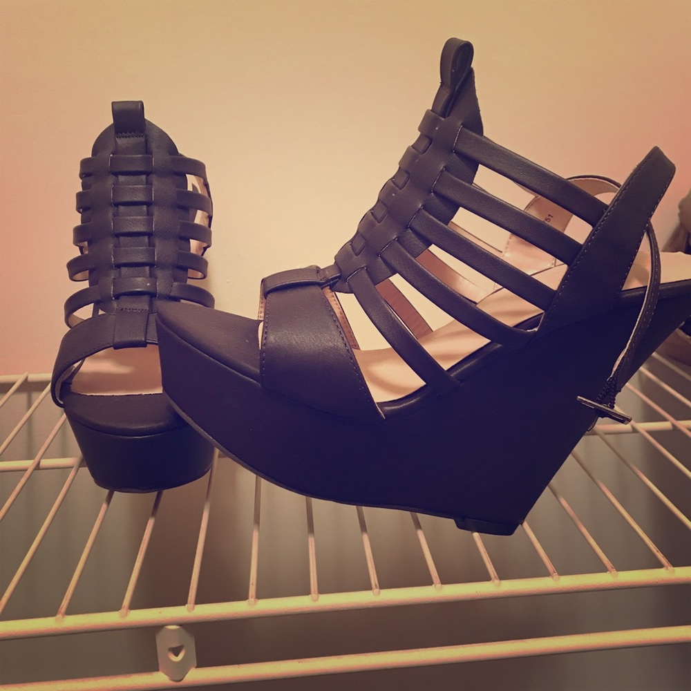 Dark brown wedges